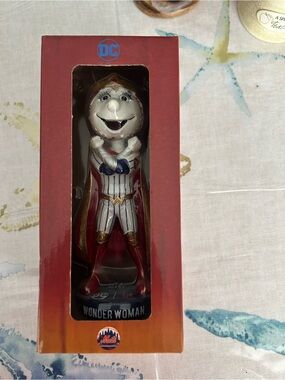 DC Mrs. Met as Wonder Woman Boxed Figure — Red, White & Blue with Gold Accent